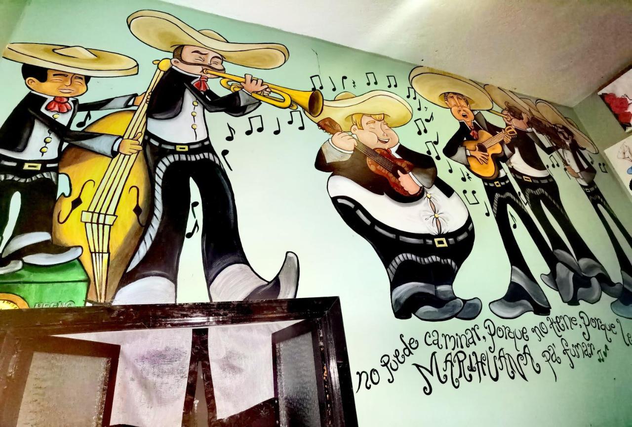 The Roof Backpackers Hotel Guadalajara Exterior foto